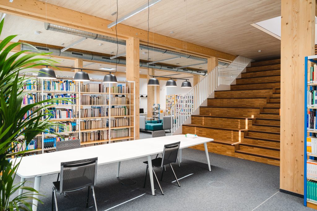 Große Treppe zum Sitzen (Foto: Johannes Buldmann)